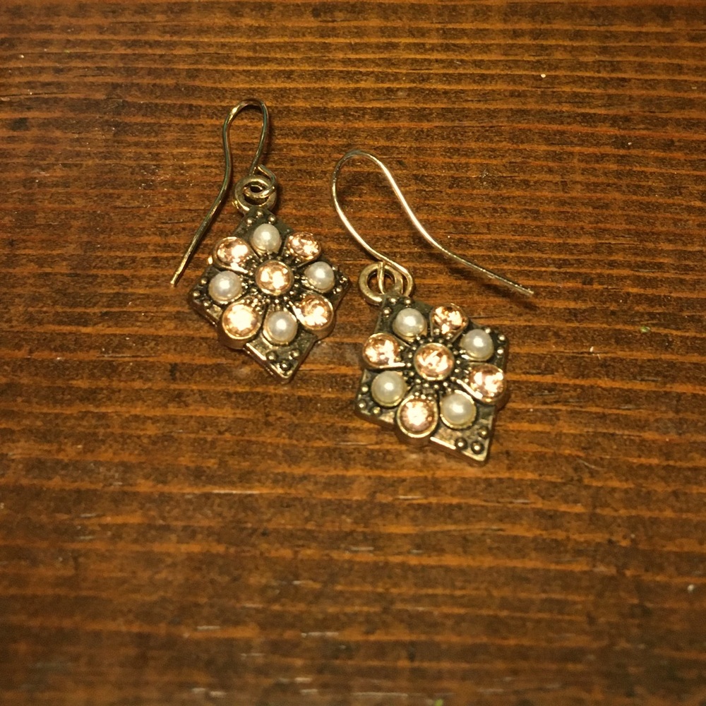 Beautiful classic sparkle earrings